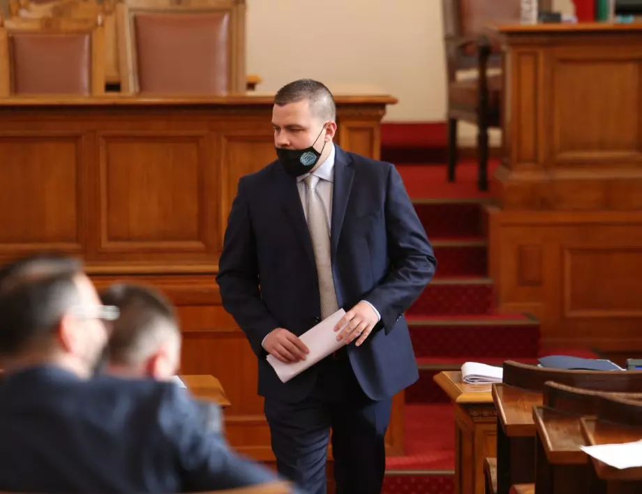 Партията на Слави няма да участва в дебатите по националните медии, били сеир