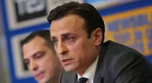 {{ otherArticle[0].article.title }}