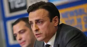 {{ otherArticle[0].article.title }}