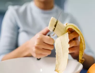 Защо хитрите домакини започнаха да сушат банановите кори?