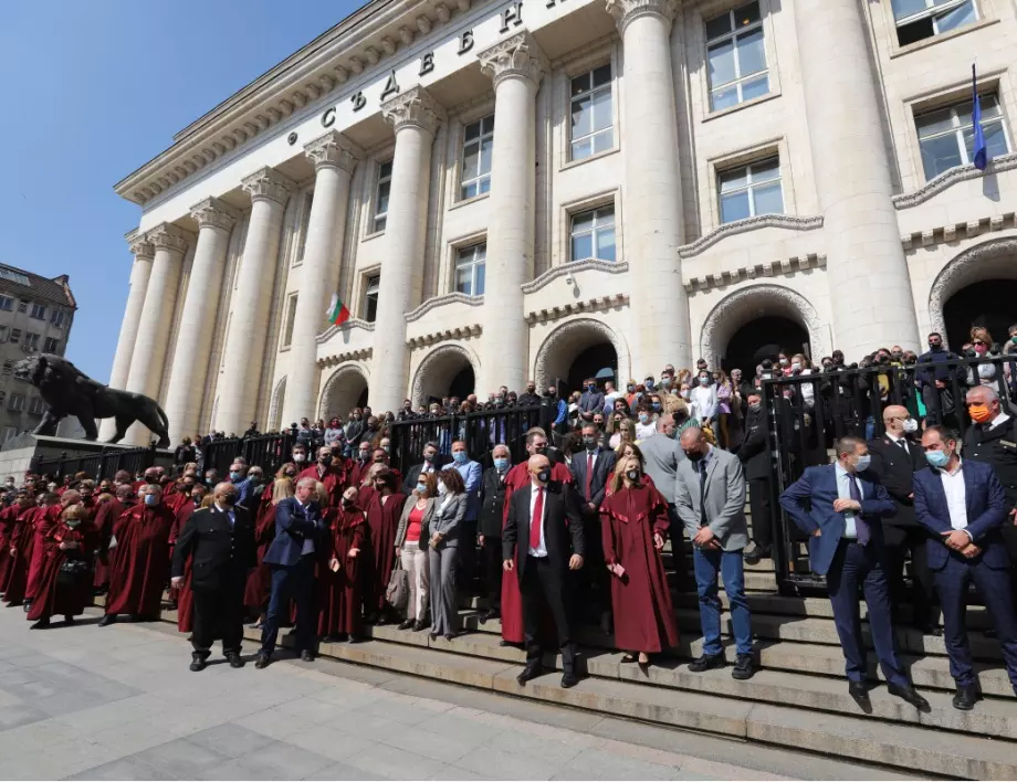 Разликата в заплащането между най-високото и най-ниското ниво в съдебната власт е около 2500 лева