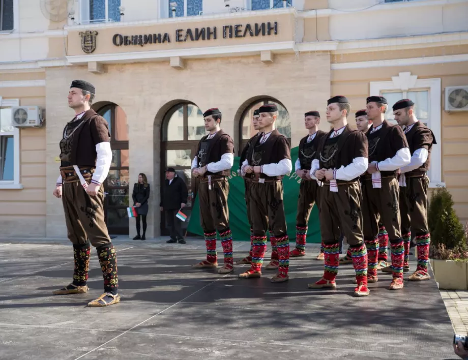 Община Елин Пелин посрещна 3-ти март с тържествена церемония и танцов спектакъл "Духът на България"