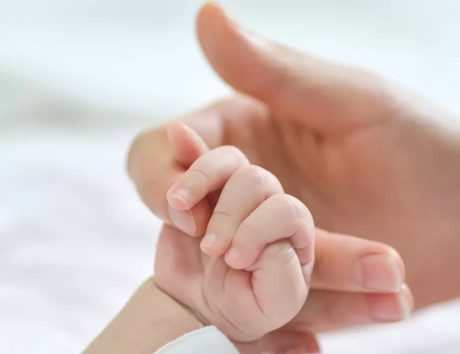 Проговори съпругът на жената, която хвърли бебето си: жена ми няма никакви психични проблеми