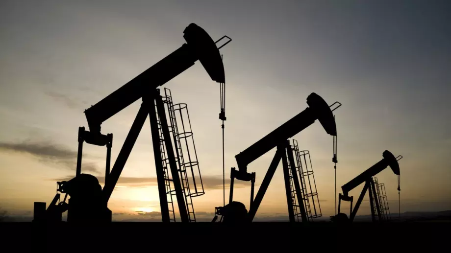 Петролът поскъпна до над 120 долара, след като Саудитска Арабия вдигна цените