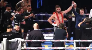 Джоузеф Паркър бе пратен в нокдаун рано-рано, но би Дерек Чисора в гладиаторски сблъсък (ВИДЕО)