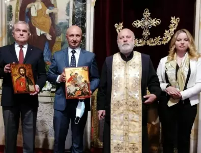 Румен Петков и д-р Пламена Заячка подариха икона на посланика на Сърбия
