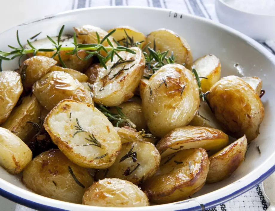 Най-лесните и вкусни картофки, перфектни за гарнитура на всеки деликатес