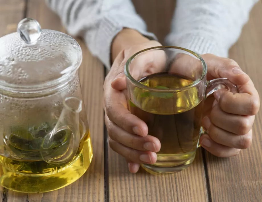 Кои хора НИКОГА не трябва да пият горещи напитки?