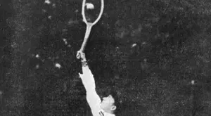 Изумително и немислимо: 74-годишна жена се върна в професионалния тенис и игра в мач (ВИДЕО)