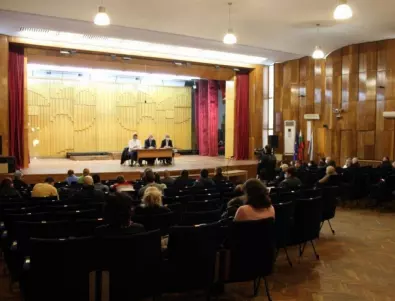 Община Плевен провежда публично обсъждане на ремонта на зала 