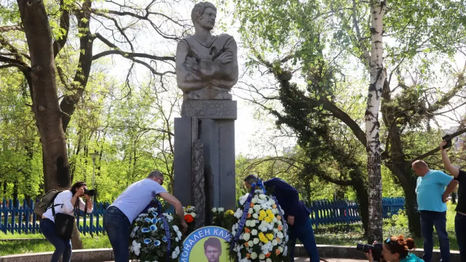 Стартът е даден: Направиха първа копка за монумента на Гунди в парк „Гео Милев“