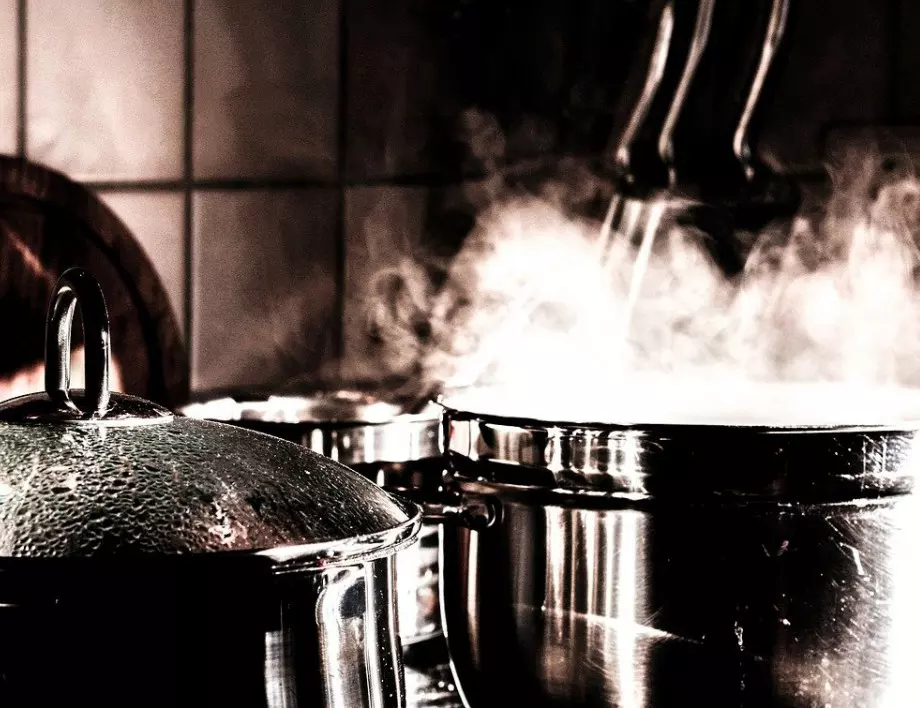 Как да разкарате тежките миризми на готвено от кухнята бързо и лесно!