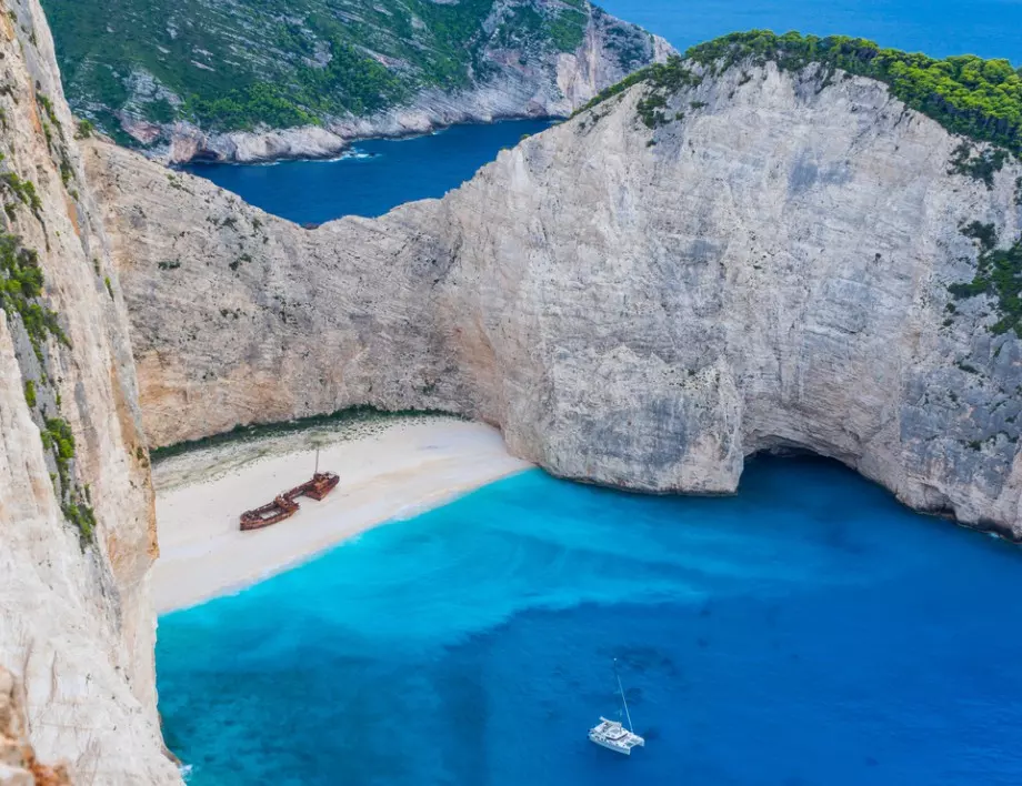 Италиански туристи отнесоха по 5000 евро глоба за нарушаване на карантината в Гърция 