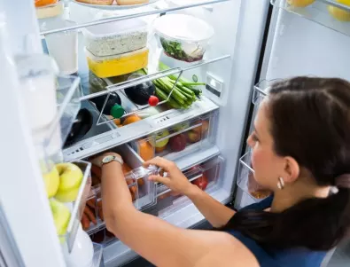 Защо всяка домакиня започна да държи гъба за чинии в хладилника си?
