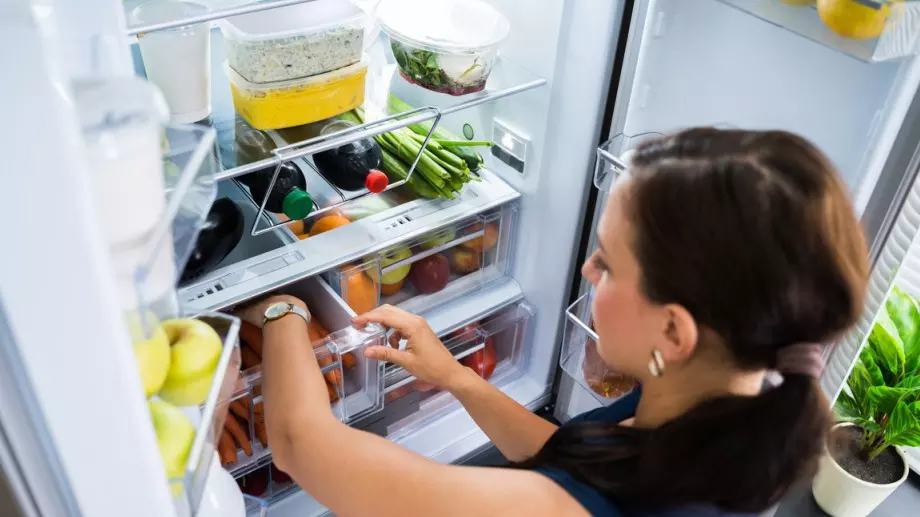4 начина за трайно премахване на лошата миризма от вашия хладилник