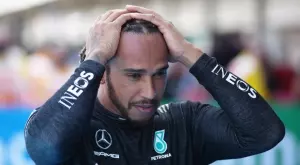Хамилтън се отдалечава от титла №8 - понесе тежко наказание в Бразилия