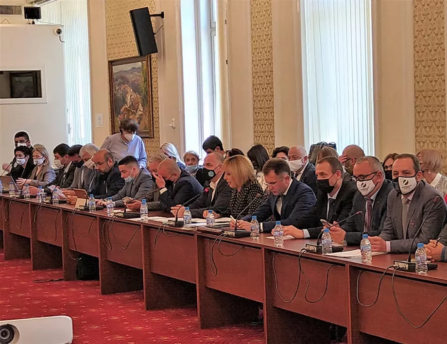 Скандал в Комисията по ревизия: Депутатка от ГЕРБ се обиди от квалификация "крадци" (ВИДЕО)