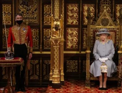 Кралица Елизабет и принц Уилям започнаха обиколка в Шотландия 