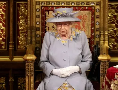 Кралица Елизабет II присъствала на кръщене на свои правнуци 