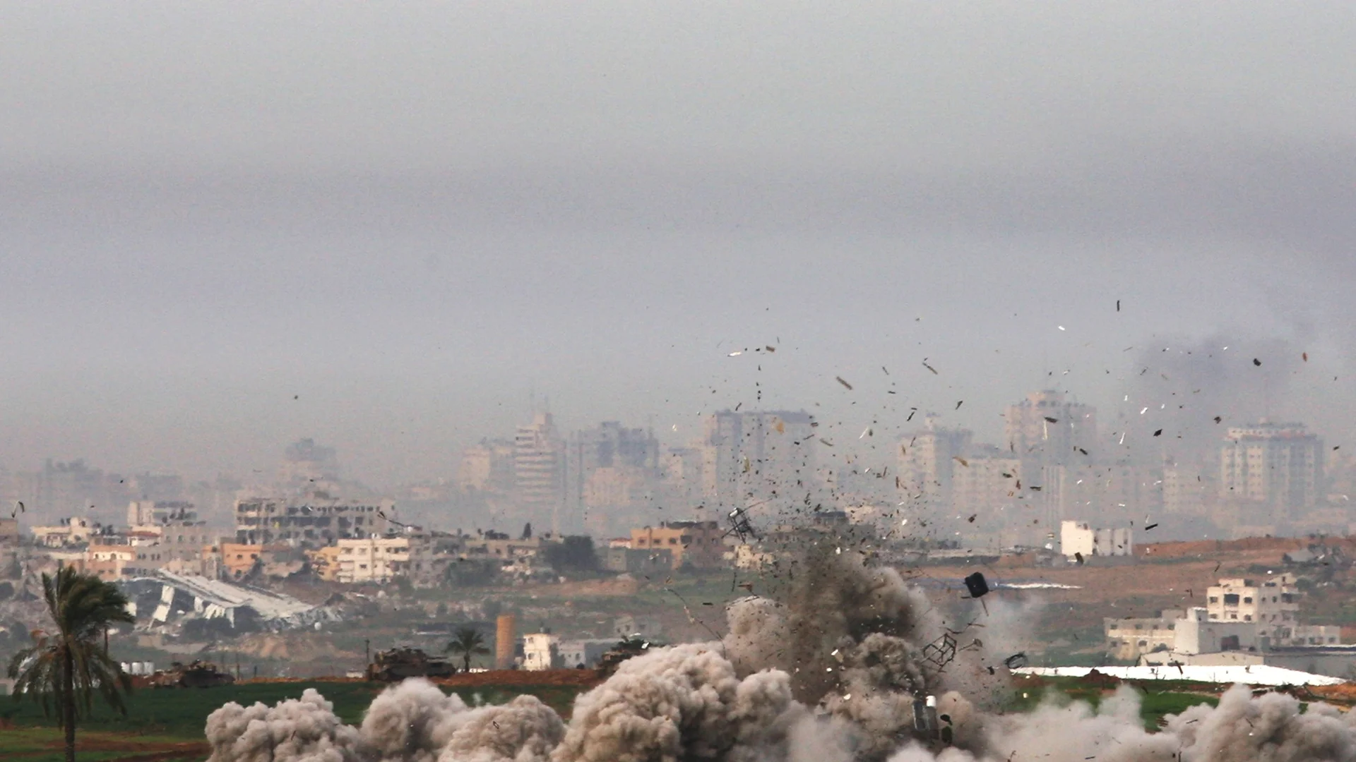 Израел с нови въздушни удари по Хизбула в Ливан 