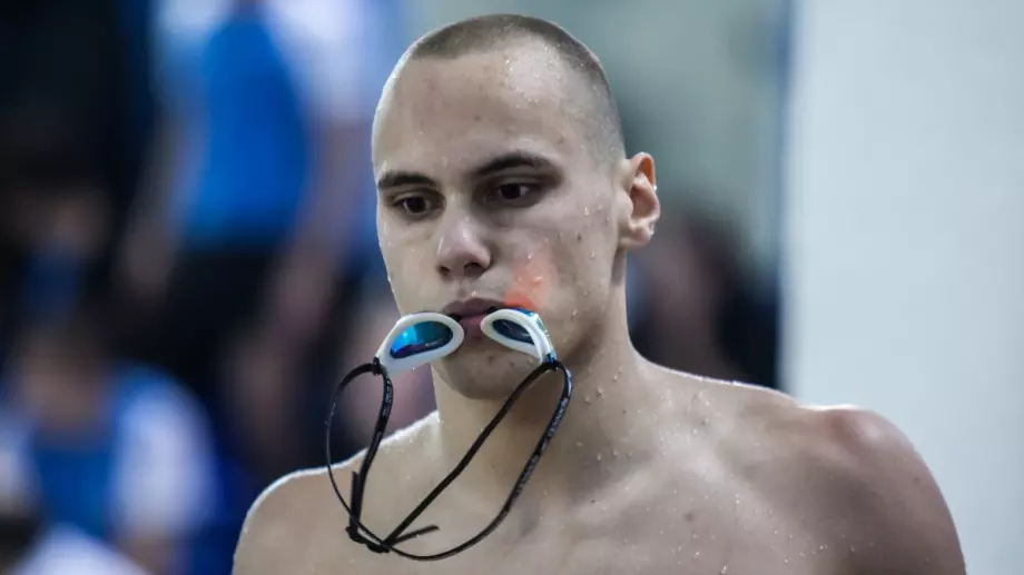 Антъни Иванов е на финал на 200 метра бътерфлай на Европейското първенство в Будапеща