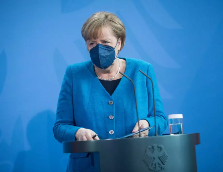 Меркел държи на „директен контакт“ с Путин 