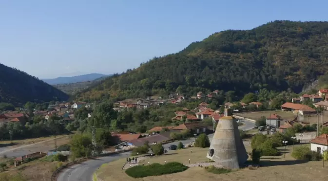 В Беласица планина има само 1 български град - кой е той?