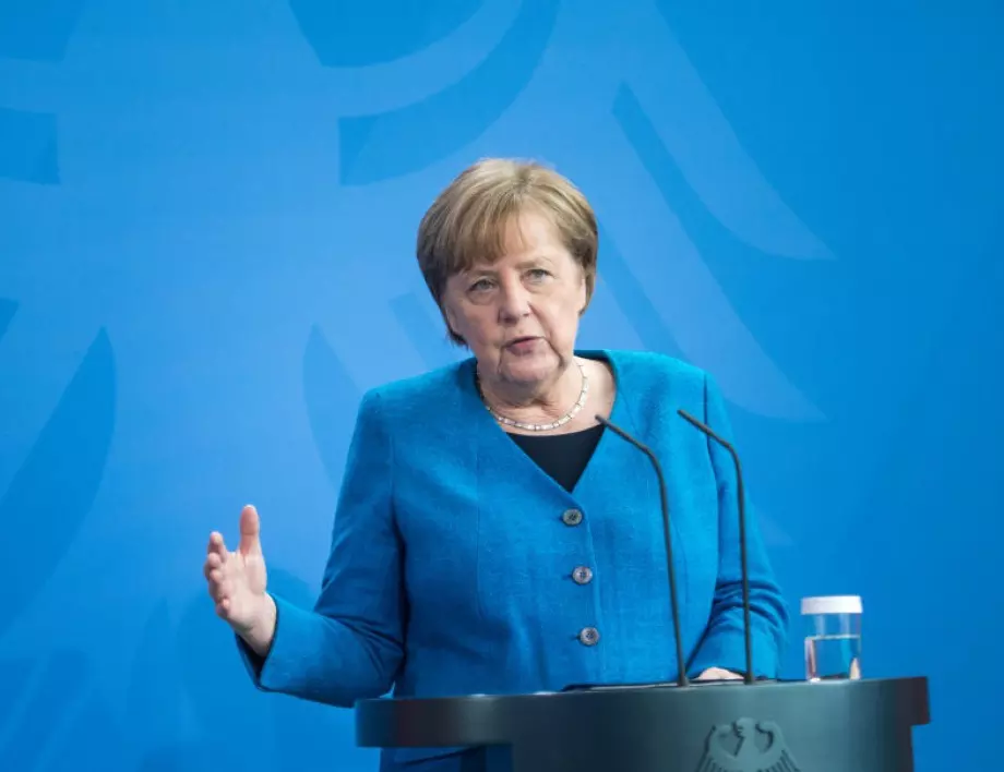 Меркел и Макрон водят видеоразговори със Си Цзинпин 