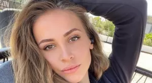 {{ otherArticle[0].article.title }}