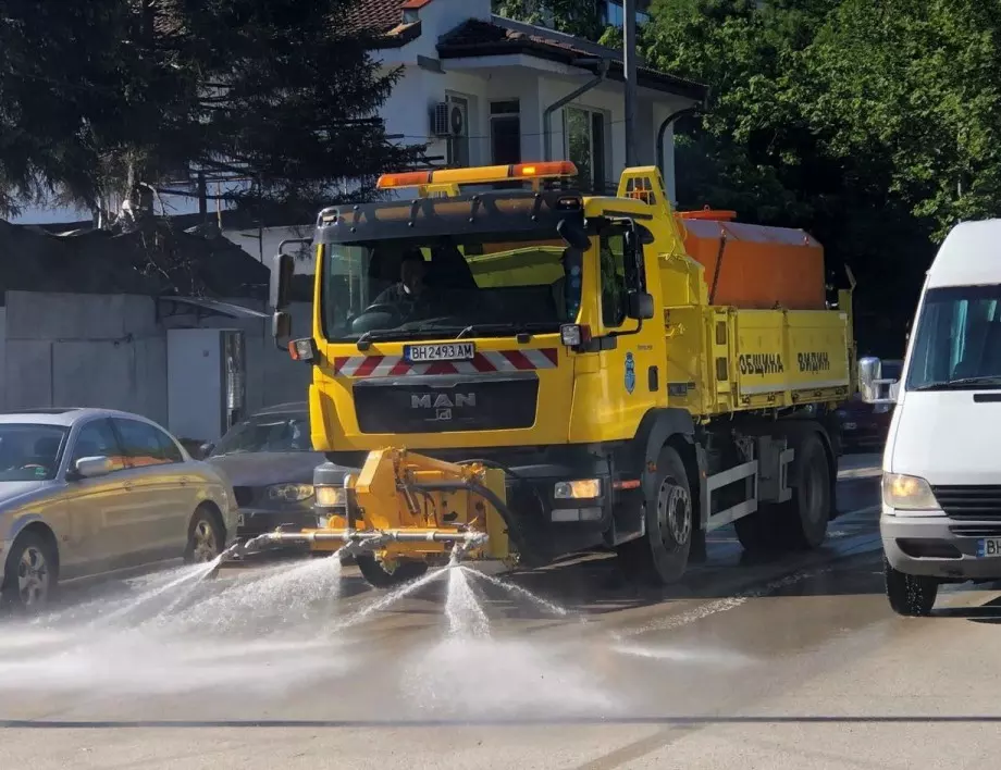 Започна миенето на улици във Видин 