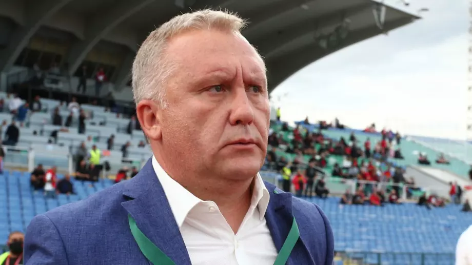 Как последният в Първа лига убеди треньор №1 на България да поеме клуба?