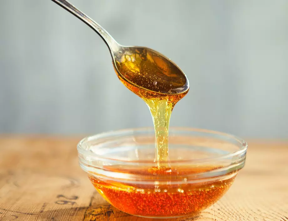 Ето как ще се промени тялото ви, ако хапвате по лъжичка мед всяка сутрин