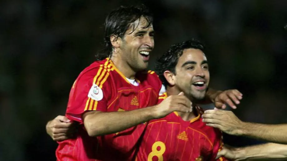 Раул и Шави - двете фигури, които биха били идеални за Реал Мадрид и Барселона