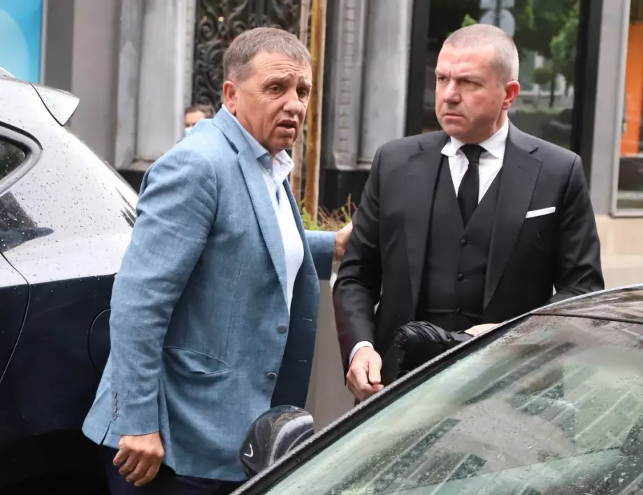 По сигнал на БОЕЦ Иван Ангелов е извикан в прокуратурата, канят се и на Борисов за къщата в Барселона