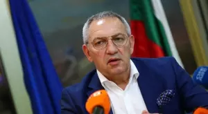 Министърът на спорта е пострадал след бой