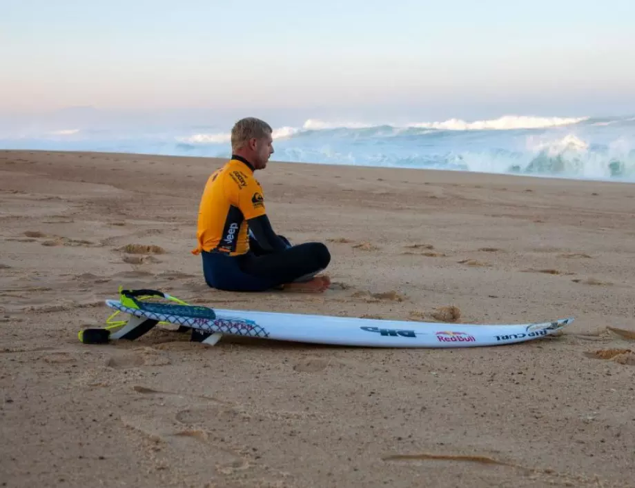 Световният шампион по сърф Мик Фанинг за акулите в „Спасете акулата“ по Viasat Nature