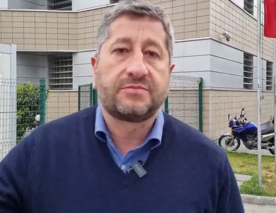 Христо Иванов: Санкциите срещу Пеевски и Божков са присъда за прокуратурата