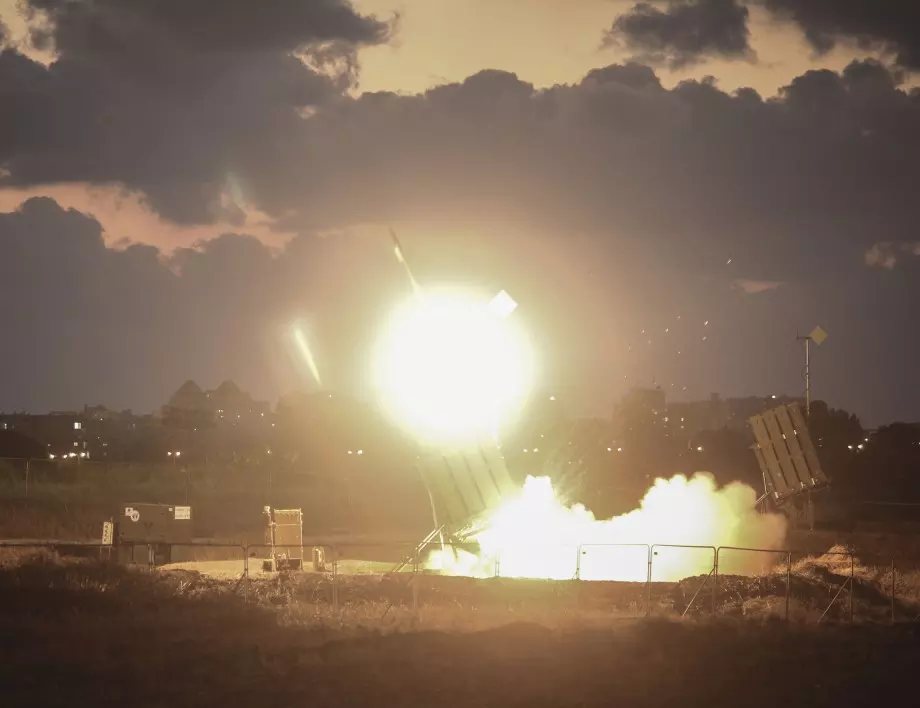 Ракети полетяха от Ливан към Израел след сблъсъците в джамията "Ал Акса" (ВИДЕО)