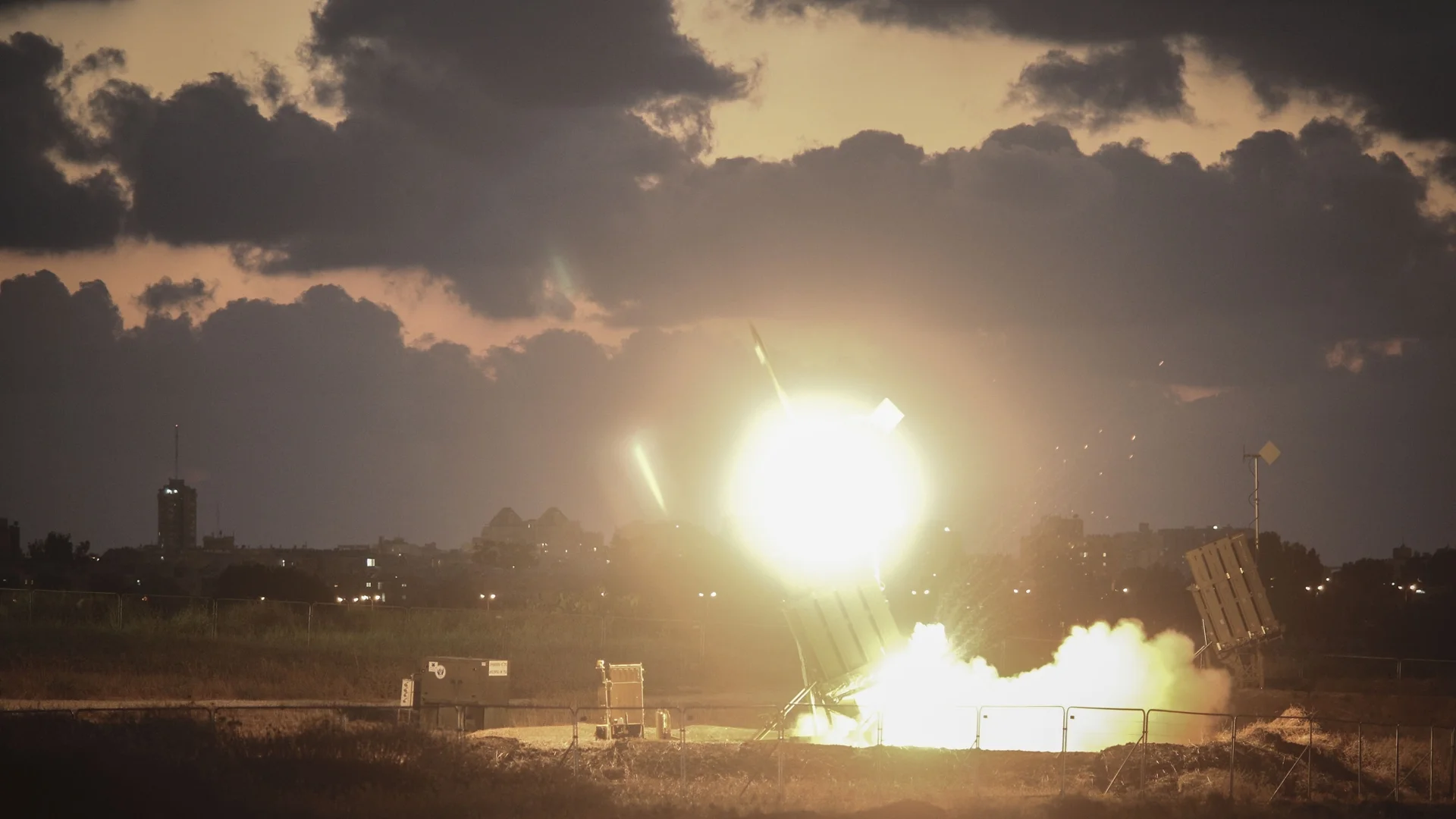 Ракета от "Железен купол" удари зона, която защитава: Тече разследване (ВИДЕО)