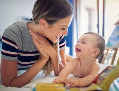 Майка изпадна в шок, чувайки първите думи на бебето си (ВИДЕО)