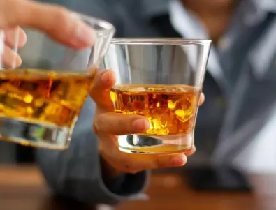 Учени разкриха какво се случва с мозъка на хората, които пият алкохол