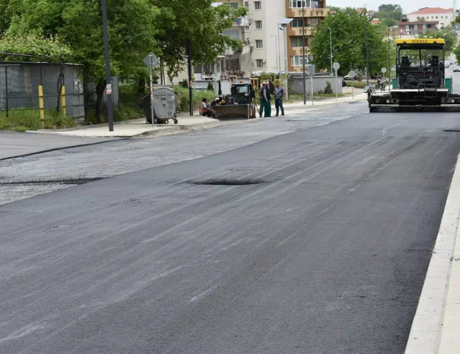 Приключи ремонтът на основна улица в асеновградския квартал "Запад"