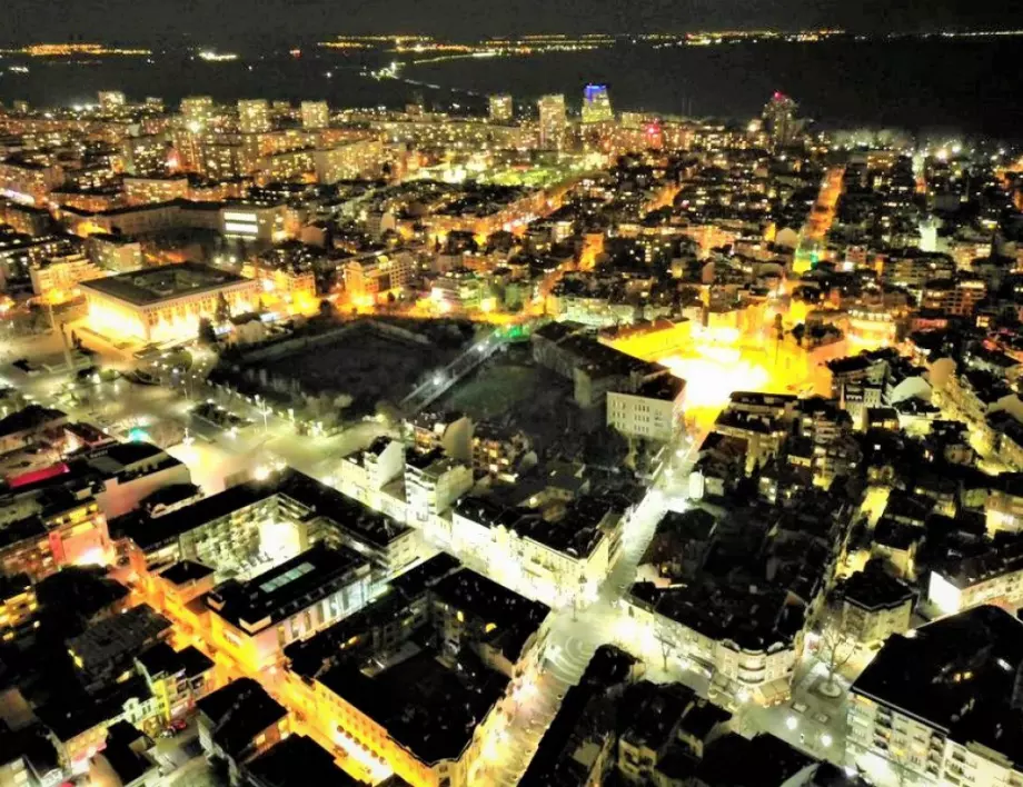 Огромна част от Бургас е по-добре осветена нощем, а градската сметка за ток намалява