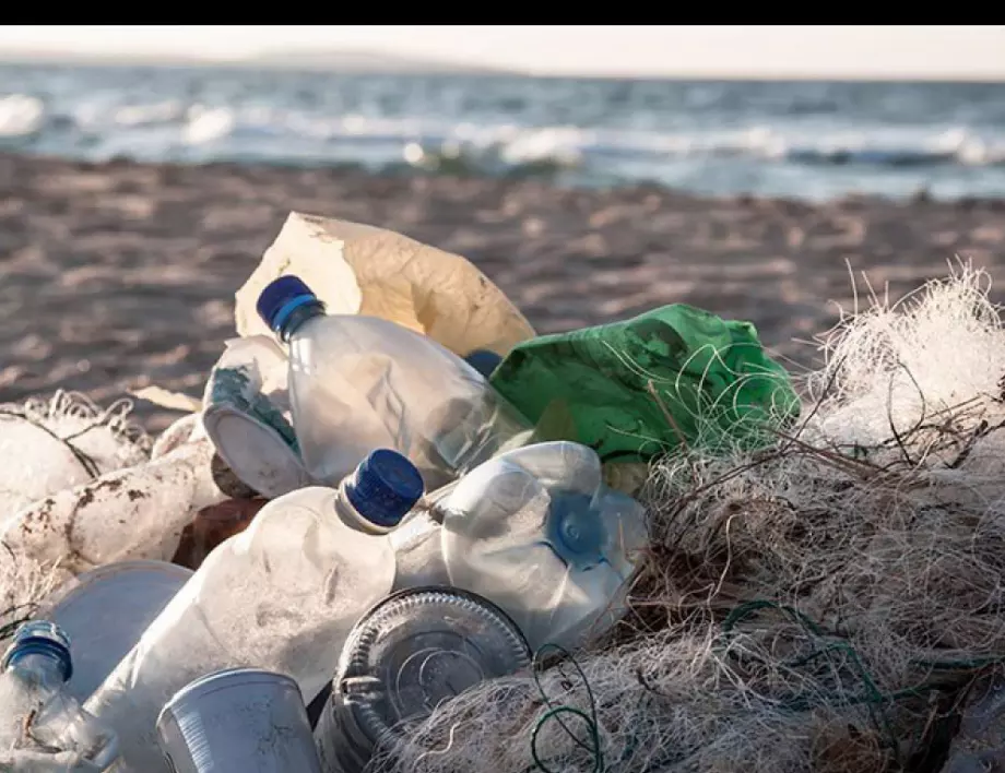 Деца от Бургас канят всички на събитие под надслов „Пластмасата събери и моретата спаси“