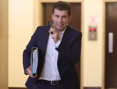 Официално: Конституционният съд решава дали Кирил Петков законно е икономически министър