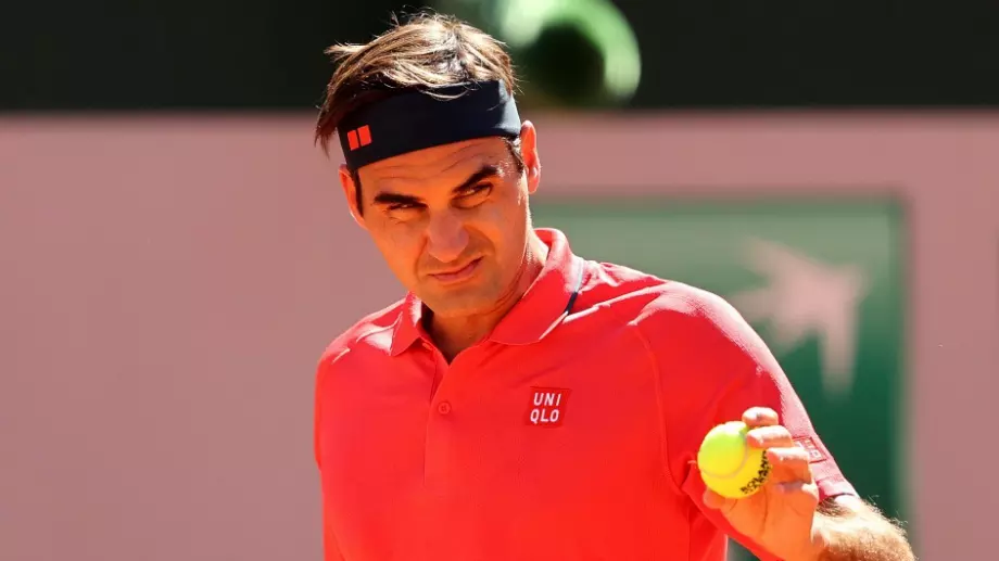 Кошмар за Роджър Федерер - пак ще ходи с патерици и е аут е до края на сезона