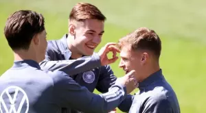 {{ otherArticle[0].article.title }}