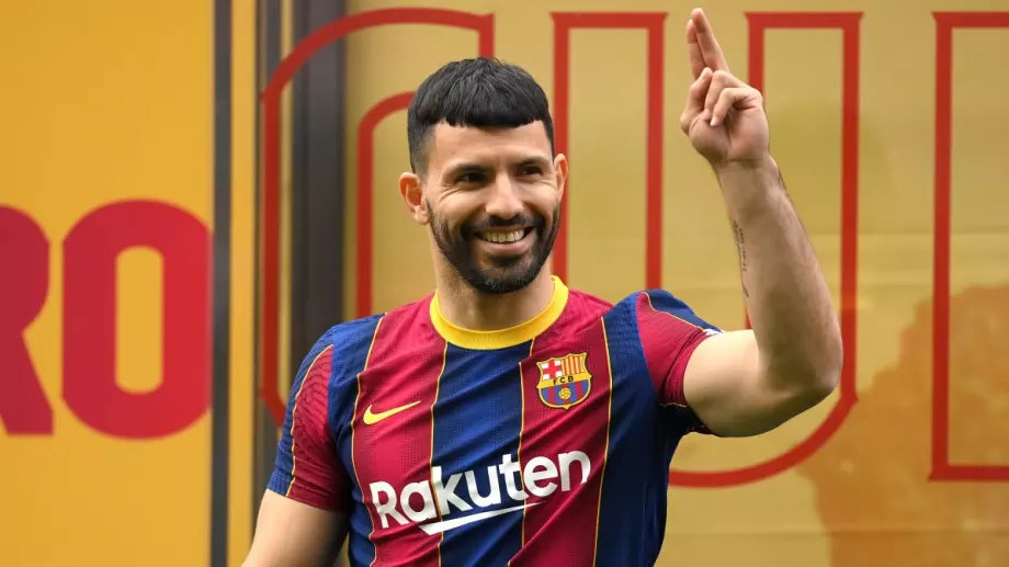 Агуеро призна: Барселона ми предлагаше номера на Меси