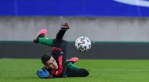 {{ otherArticle[0].article.title }}