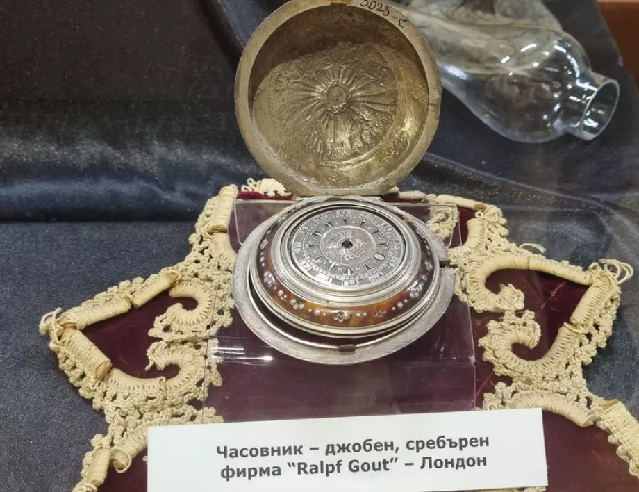 Изложба на старинни часовници пренесе асеновградчани назад във времето (СНИМКИ)